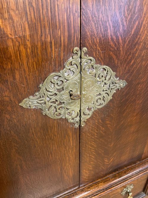 SOLID OAK JACOBEAN STYLE SIDE CABINET CIRCA 1920 - ADDITIONAL PHOTO 3