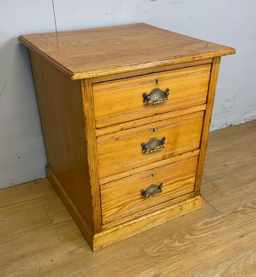 late c19th small ash three height chest of drawers - CATEGORY: ANTIQUE CHEST OF DRAWERS - DATED 1890