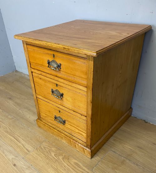 LATE C19TH SMALL ASH THREE HEIGHT CHEST OF DRAWERS - ADDITIONAL PHOTO 2