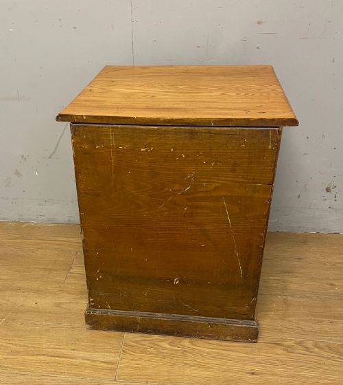 LATE C19TH SMALL ASH THREE HEIGHT CHEST OF DRAWERS - ADDITIONAL PHOTO 7