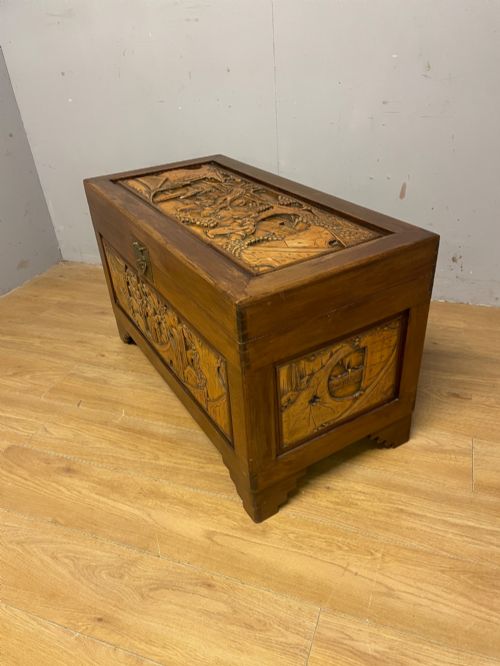 EARLY C20TH CARVED ORIENTAL CAMPHOR WOOD CHEST - ADDITIONAL PHOTO 7