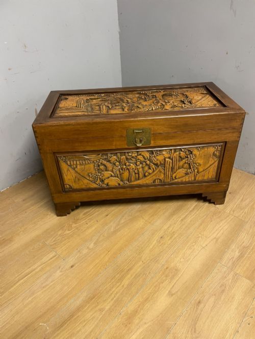 EARLY C20TH CARVED ORIENTAL CAMPHOR WOOD CHEST - ADDITIONAL PHOTO 9