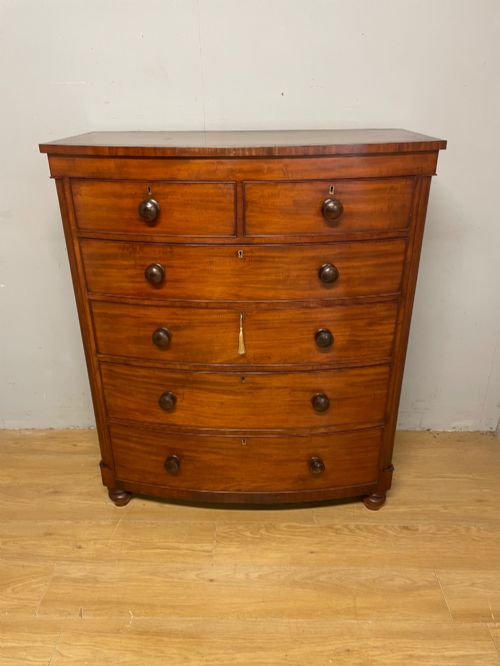 C19TH MAHOGANY FIVE HEIGHT BOW FRONT CHEST OF DRAWERS ORIGINAL CONDITION - ADDITIONAL PHOTO 3