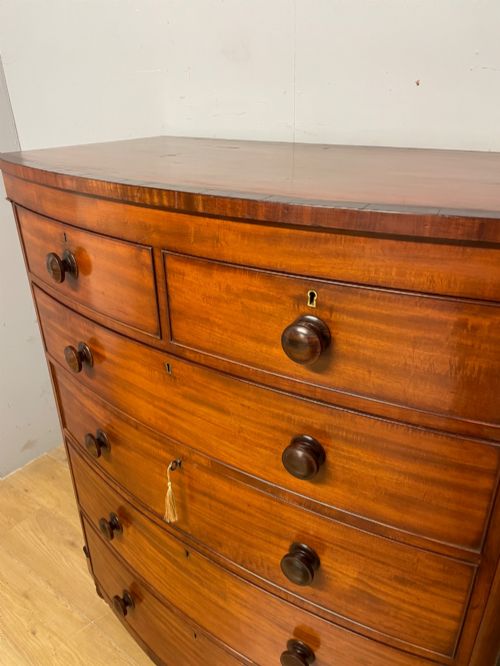 C19TH MAHOGANY FIVE HEIGHT BOW FRONT CHEST OF DRAWERS ORIGINAL CONDITION - ADDITIONAL PHOTO 4