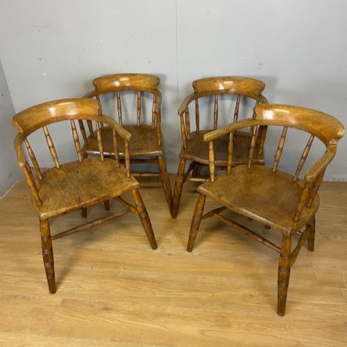 C19th Set of Four Elm Seated Bow Back Windsor Chairs