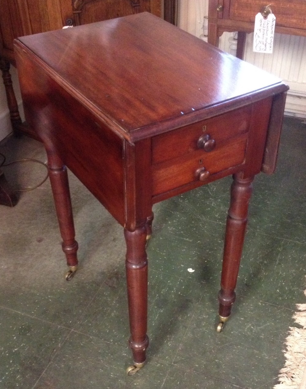 Georgian small mahogany Pembroke table with two drawers 