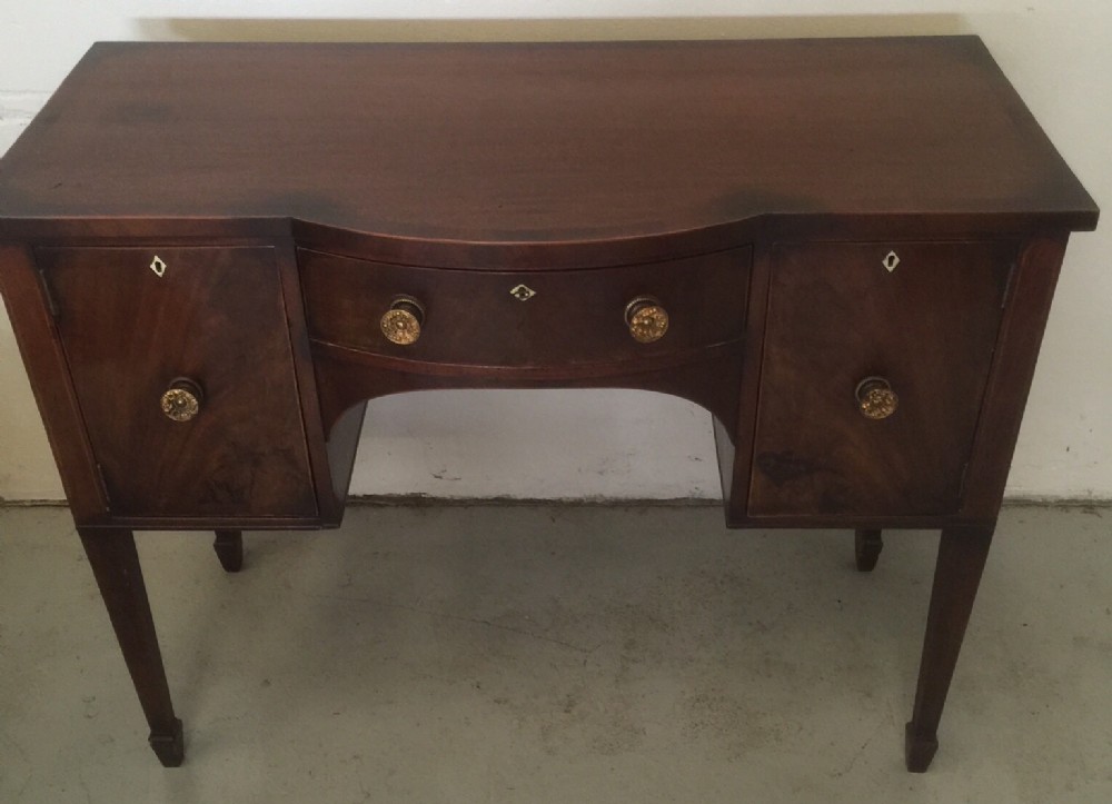 Small Georgian mahogany sideboard circa 1800