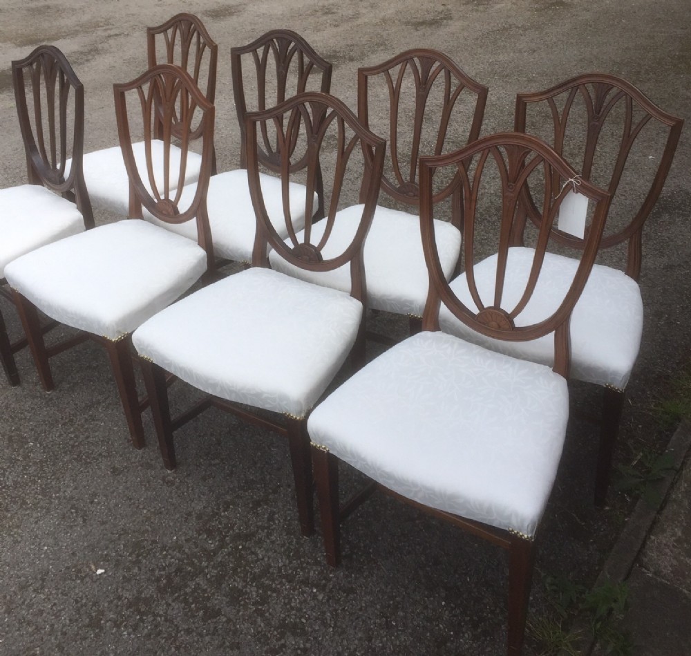 Eight mahogany Hepplewhite dining chairs circa 1920