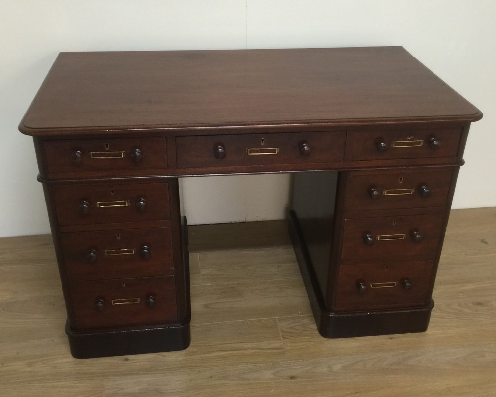 Victorian mahogany twin pedestal desk circa 1880 