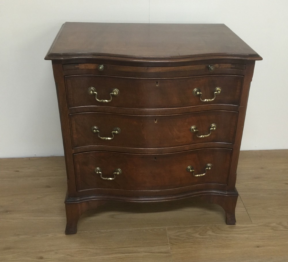 Edwardian cross banded small mahogany serpentine chest