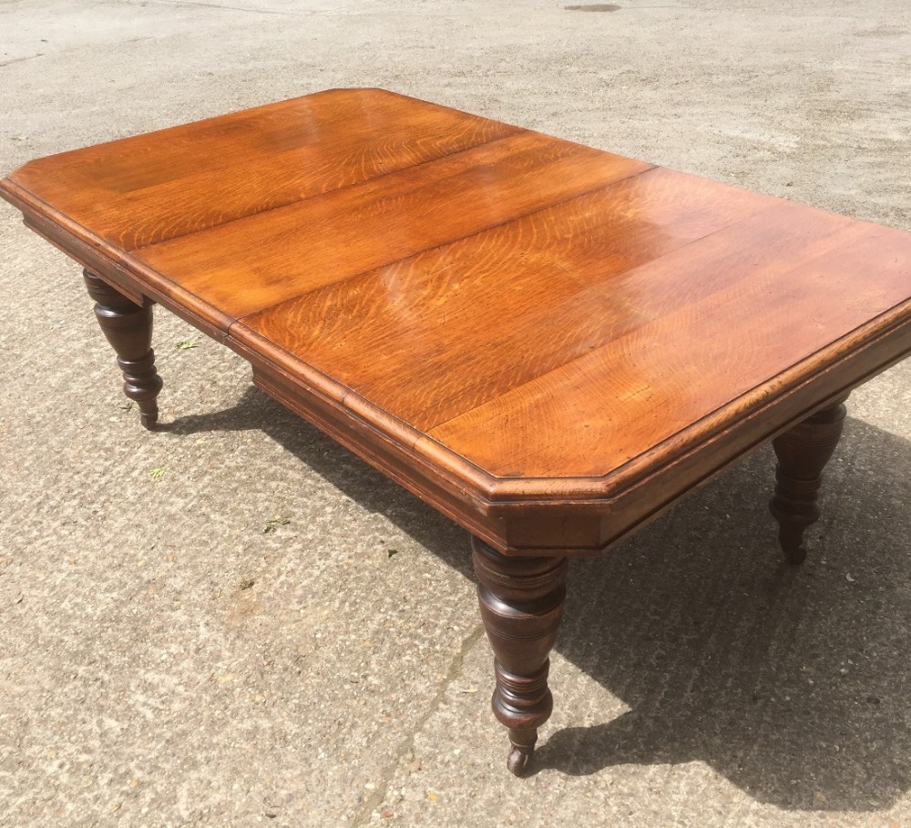 Victorian Eight seater oak extending dining table