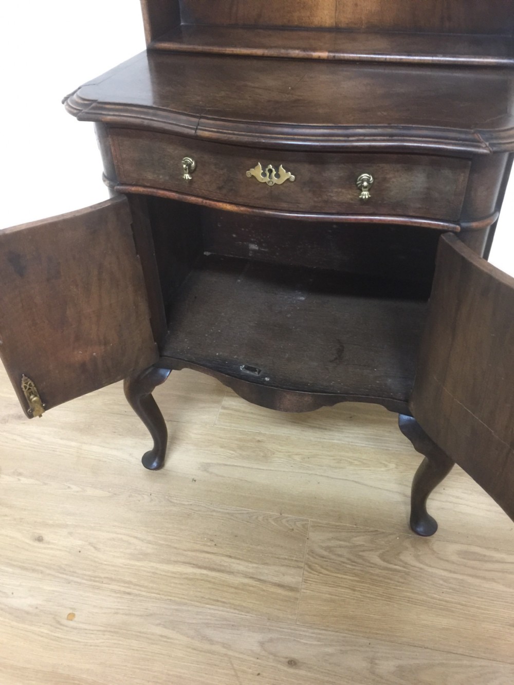 Queen Anne style walnut open display cabinet circa 1920 View VII