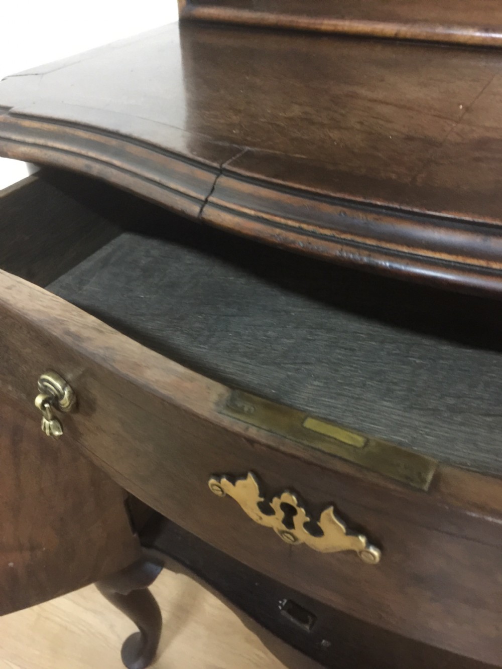 Queen Anne style walnut open display cabinet circa 1920 View IX