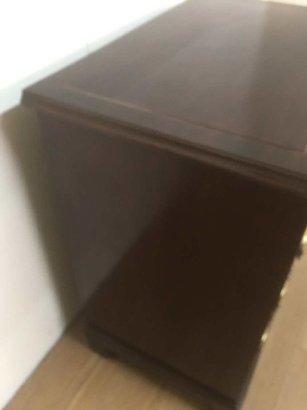 Small nineteenth century Mahogany chest of drawers  View III