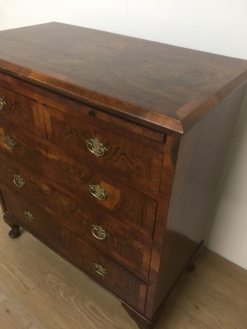 Nineteenth century crossbanded walnut chest of drawers with a dressing slide  View VI