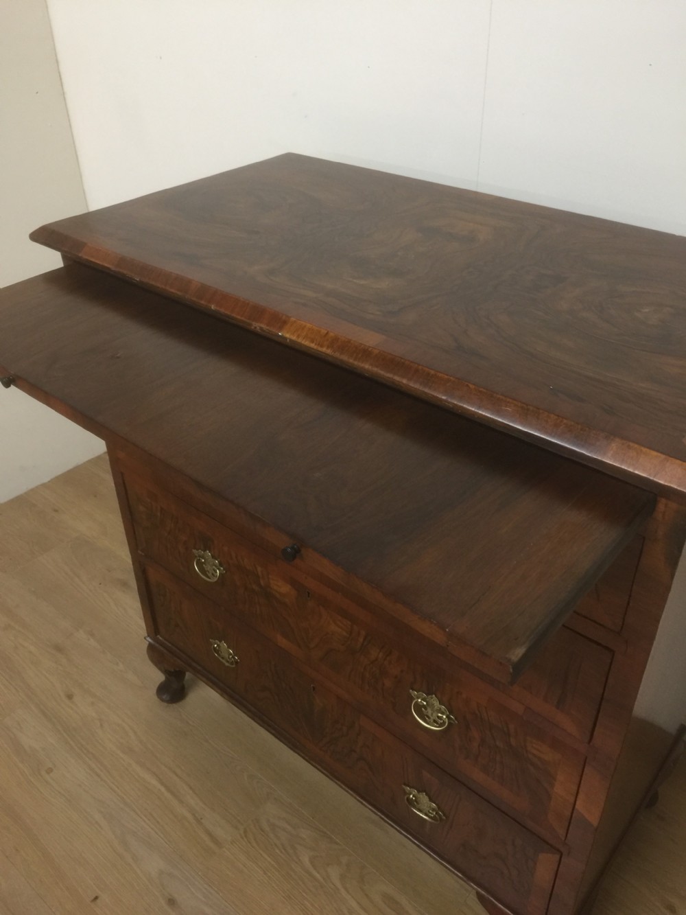 Nineteenth century crossbanded walnut chest of drawers with a dressing slide  View VII