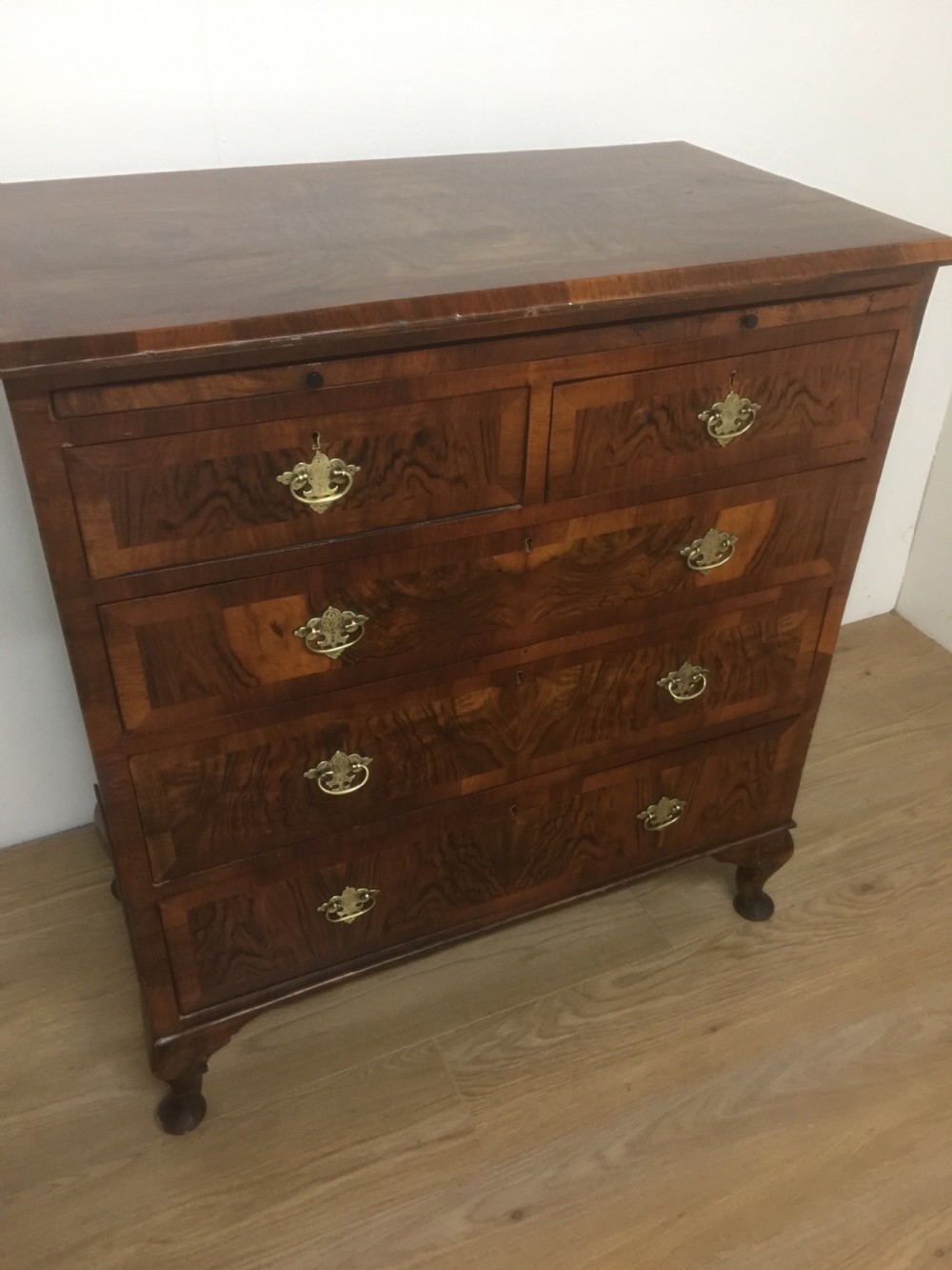 Nineteenth century crossbanded walnut chest of drawers with a dressing slide  View XI