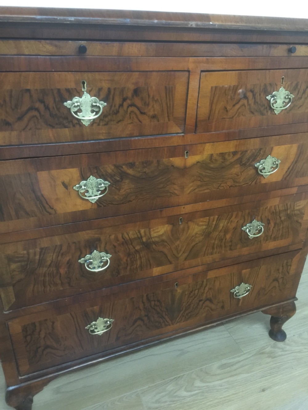 Nineteenth century crossbanded walnut chest of drawers with a dressing slide  View XII
