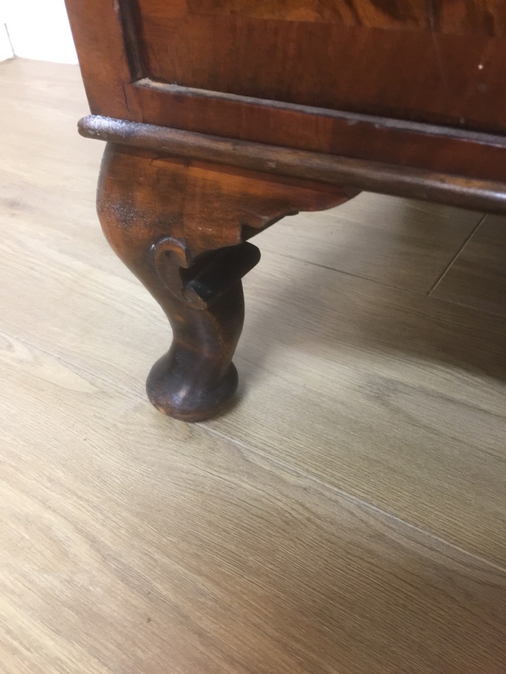 Nineteenth century crossbanded walnut chest of drawers with a dressing slide  View XVII