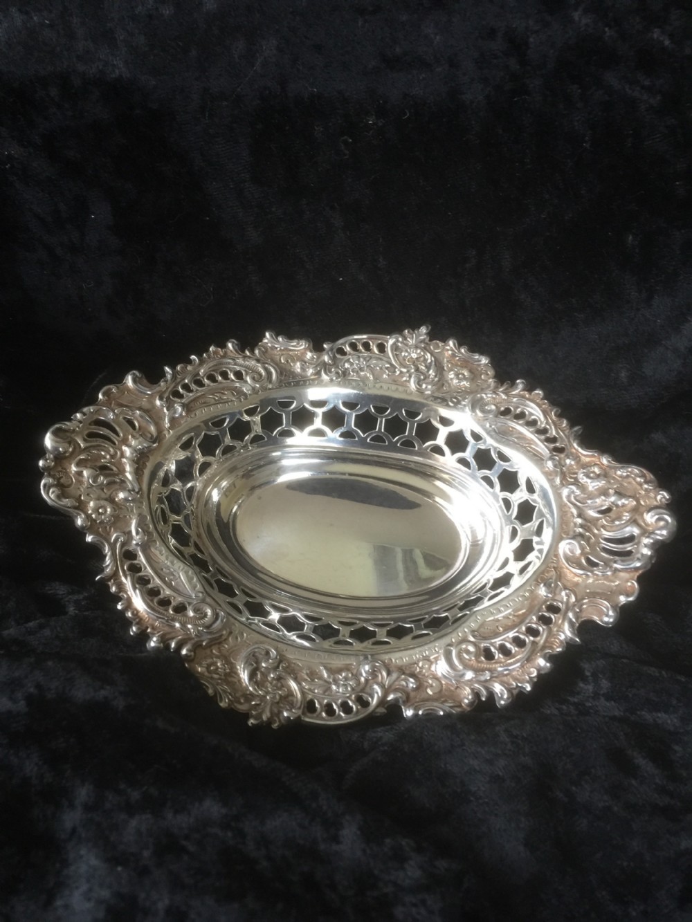 Solid silver Bon Bon dish by William Comyms London 1896