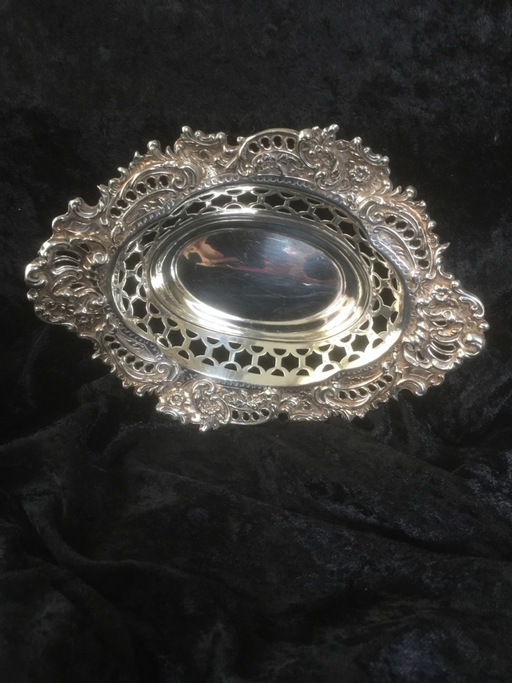 Solid silver Bon Bon dish by William Comyms London 1896 View III