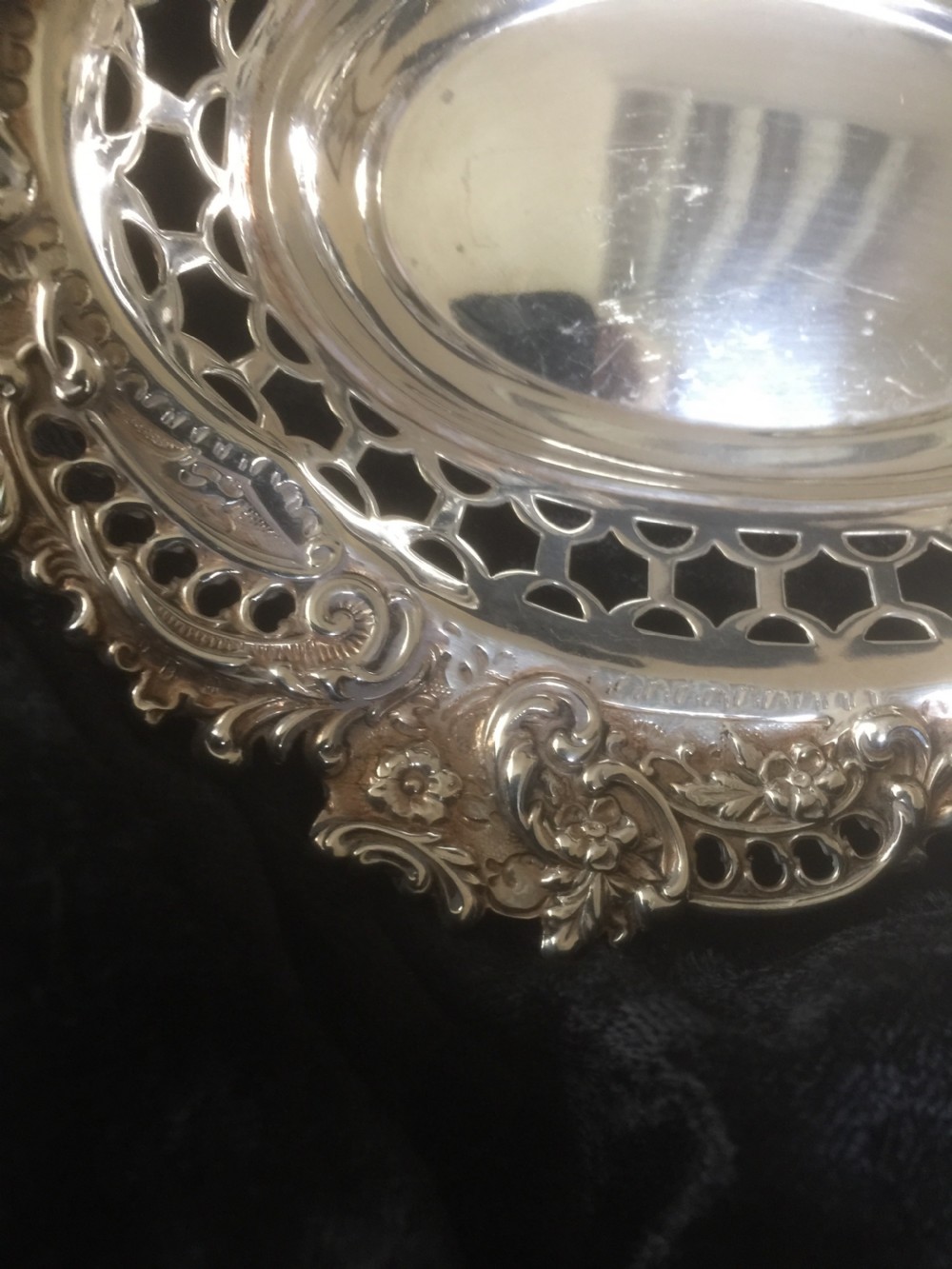 Solid silver Bon Bon dish by William Comyms London 1896 View IV