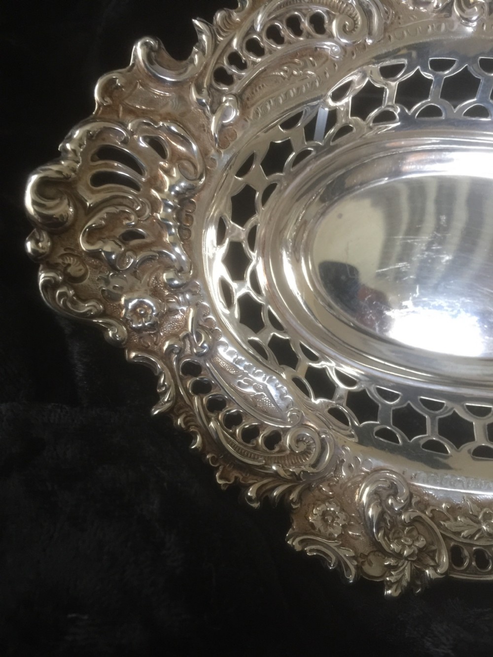 Solid silver Bon Bon dish by William Comyms London 1896 View V