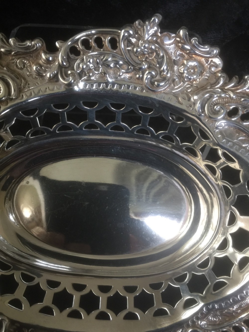 Solid silver Bon Bon dish by William Comyms London 1896 View VI