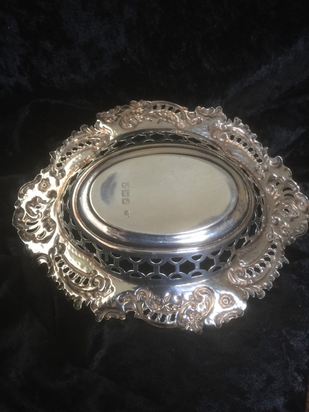 Solid silver Bon Bon dish by William Comyms London 1896 View VII