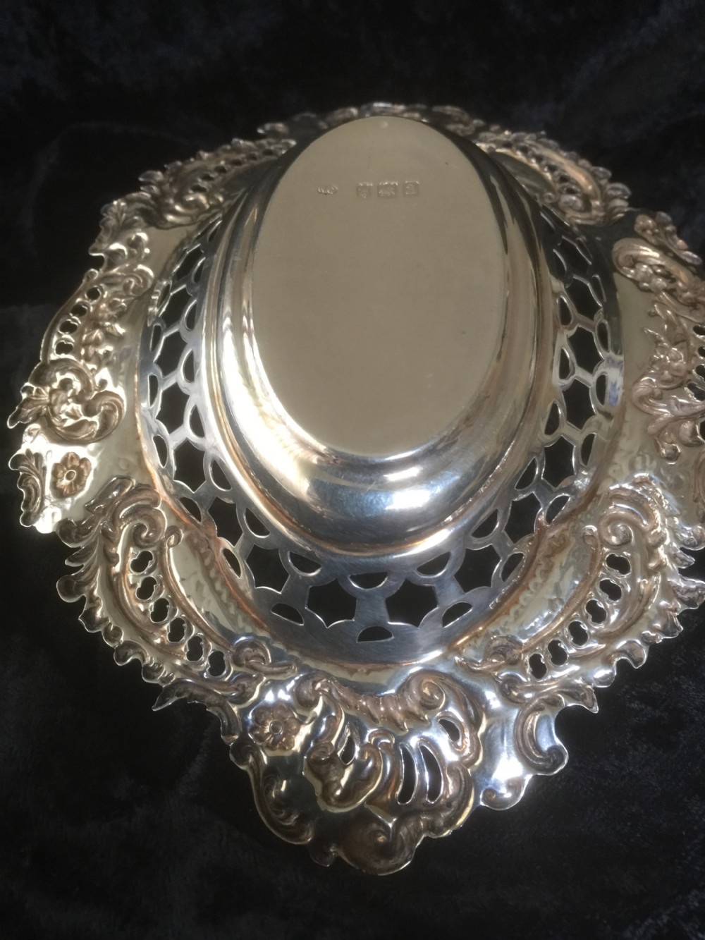 Solid silver Bon Bon dish by William Comyms London 1896 View X