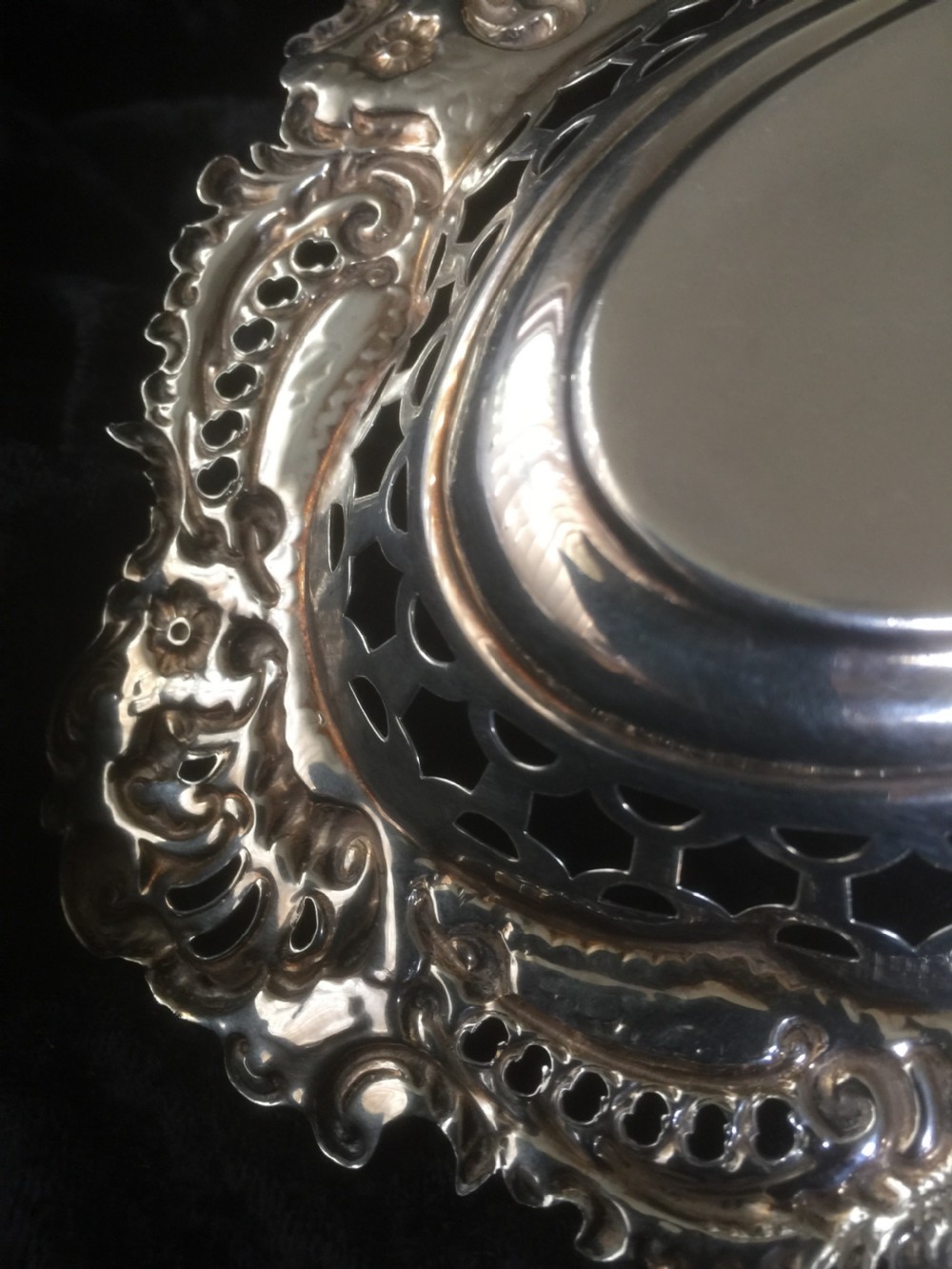 Solid silver Bon Bon dish by William Comyms London 1896 View XII
