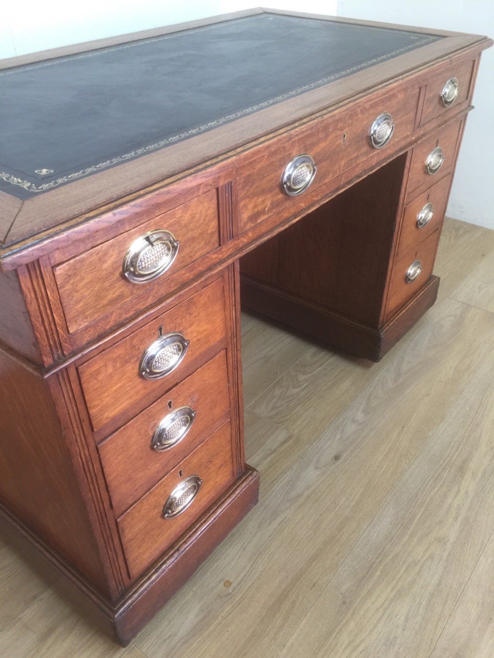 Edwardian golden oak twin Pedestal desk with tooled leather top View VIII