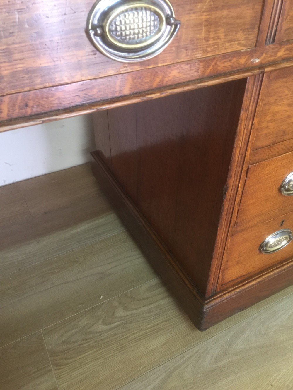 Edwardian golden oak twin Pedestal desk with tooled leather top View XVI