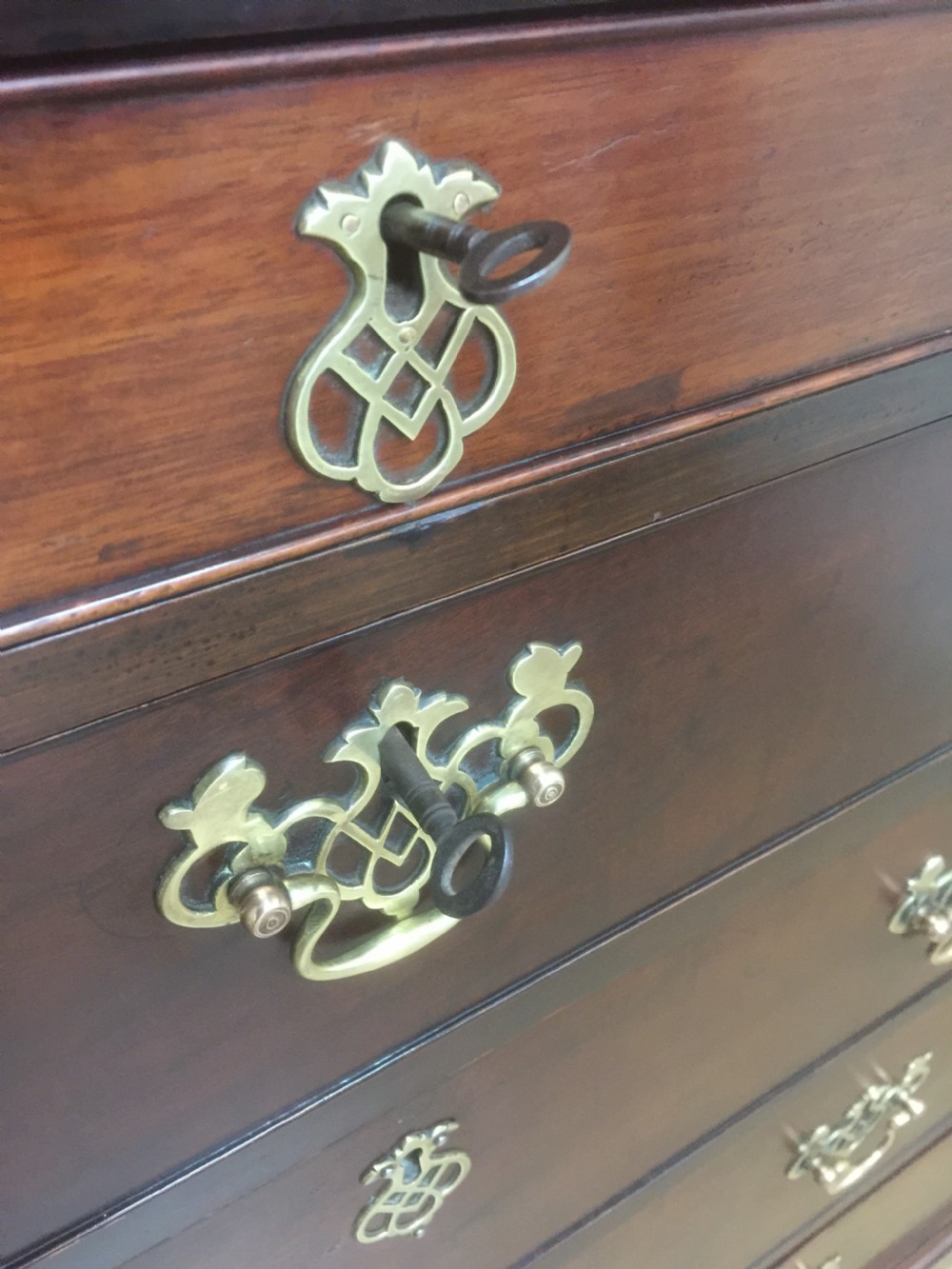 Late Georgian Mahogany chest of drawers with fitted dressing drawer View VI