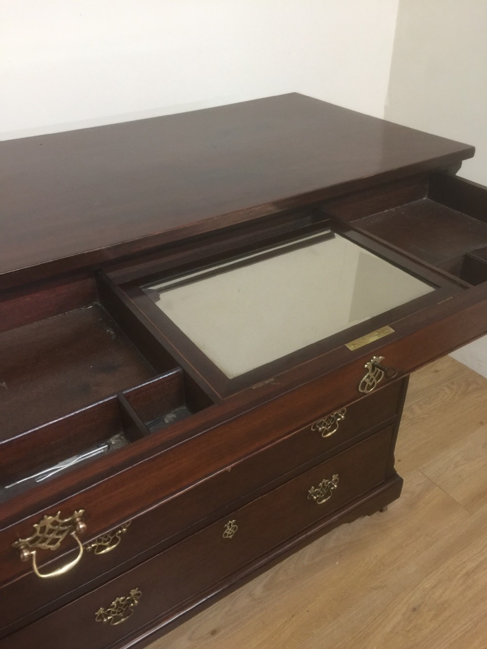 Late Georgian Mahogany chest of drawers with fitted dressing drawer View VII