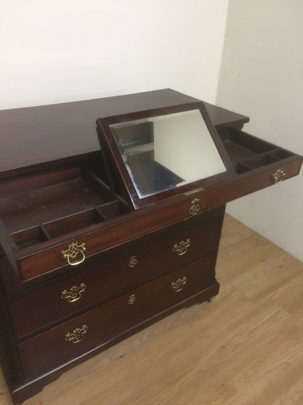 Late Georgian Mahogany chest of drawers with fitted dressing drawer View VIII