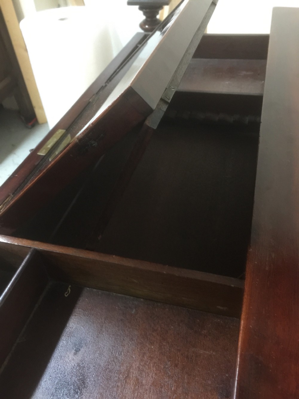 Late Georgian Mahogany chest of drawers with fitted dressing drawer View IX
