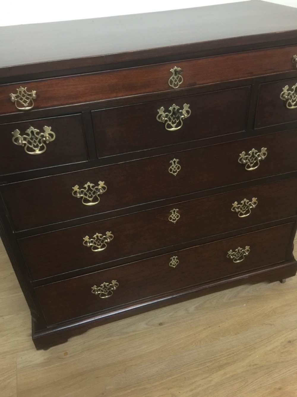 Late Georgian Mahogany chest of drawers with fitted dressing drawer View XII