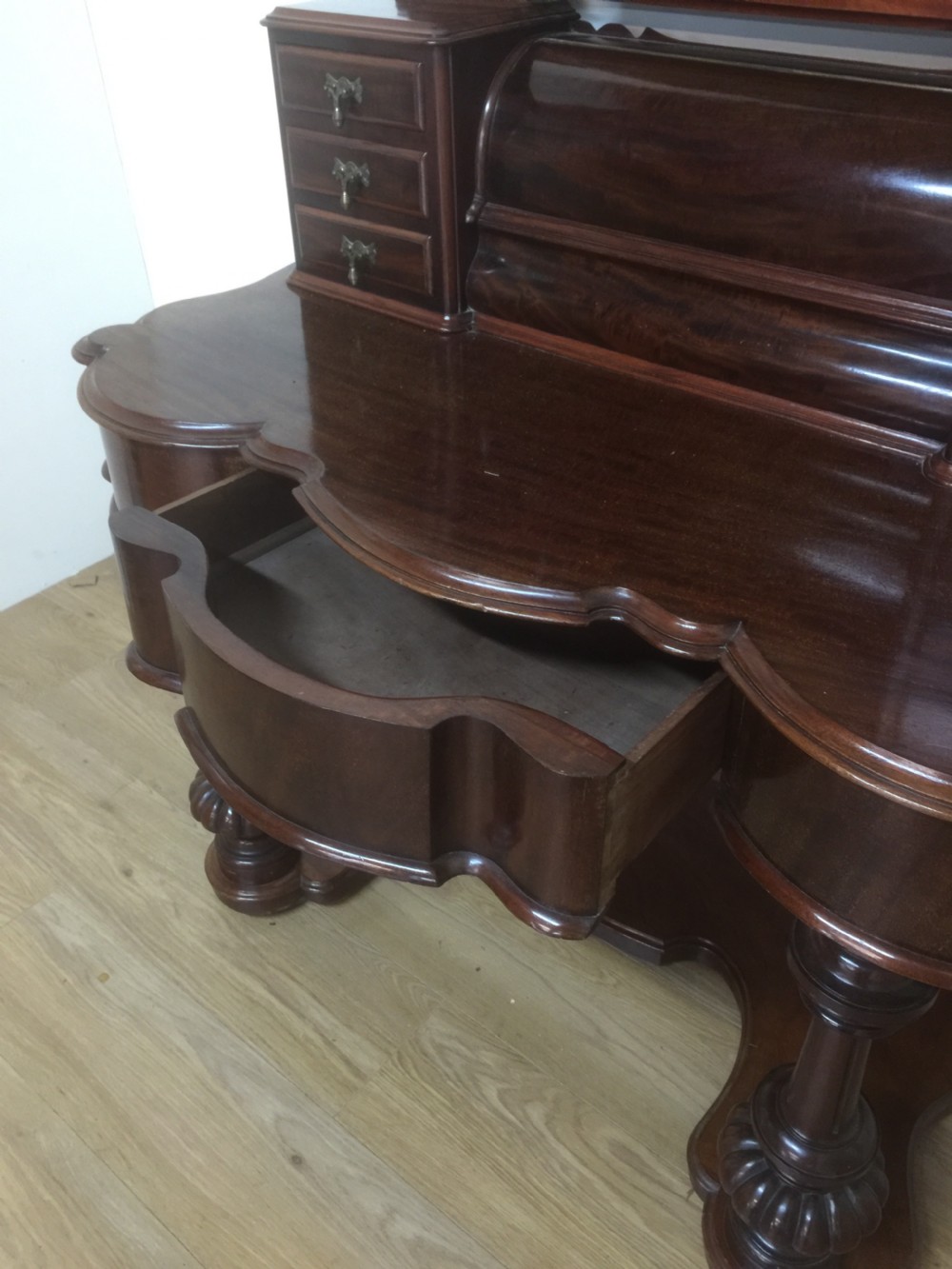 Victorian mahogany duchesse dressing table View VIII