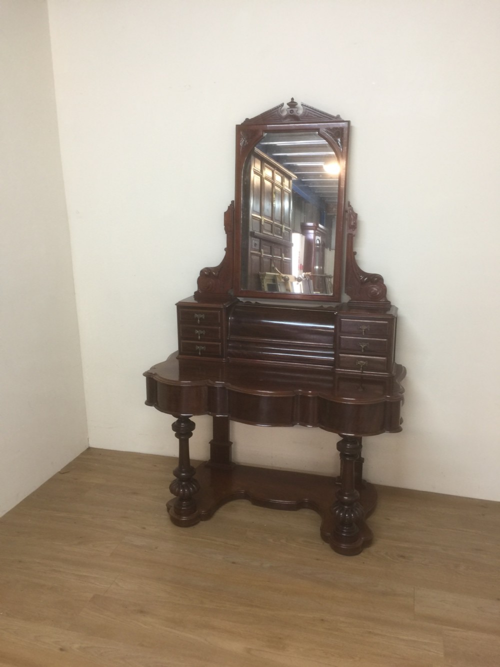 Victorian mahogany duchesse dressing table View XII