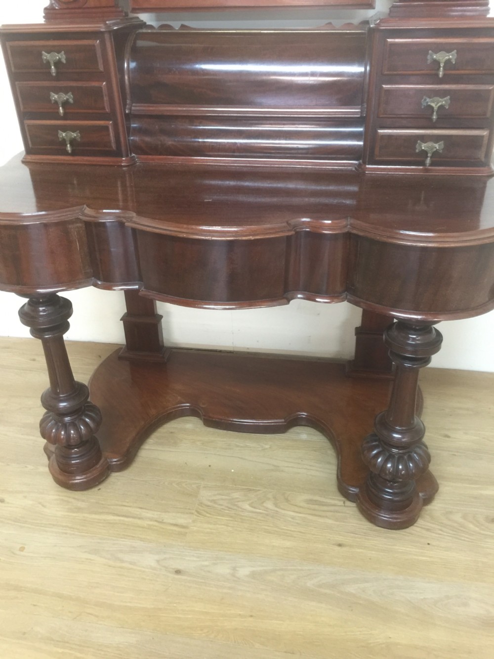 Victorian mahogany duchesse dressing table View XIII