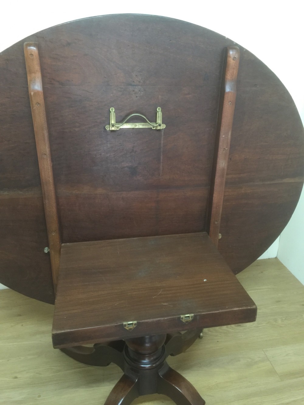 Nineteenth century Mahogany six Seater dining table  View VIII