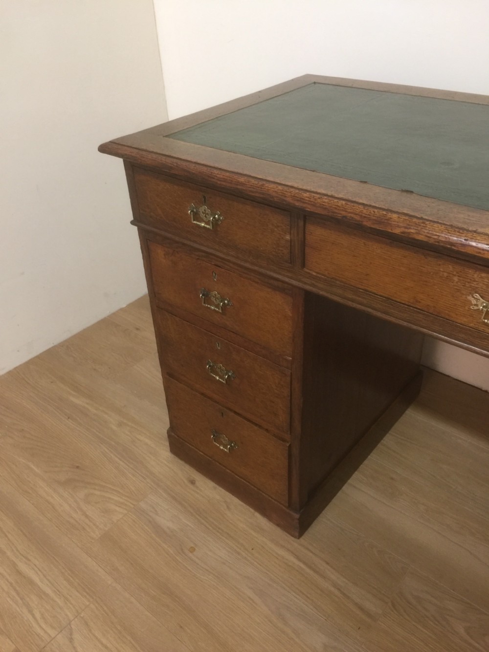 Edwardian Oak twin Pedestal desk circa 1900 View III