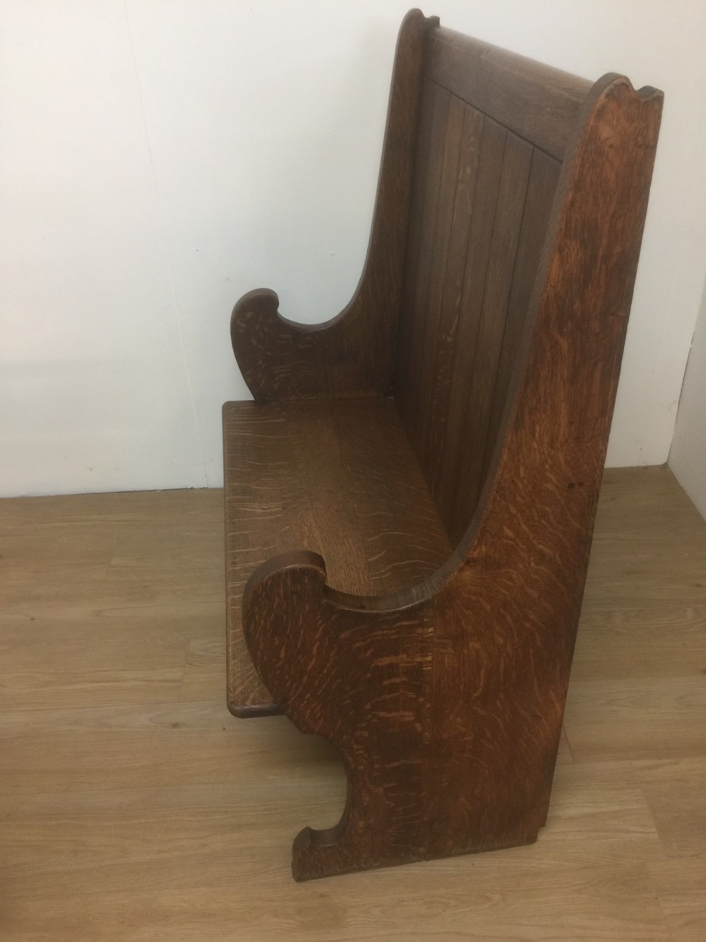 Arts and Crafts small golden oak settle View VI