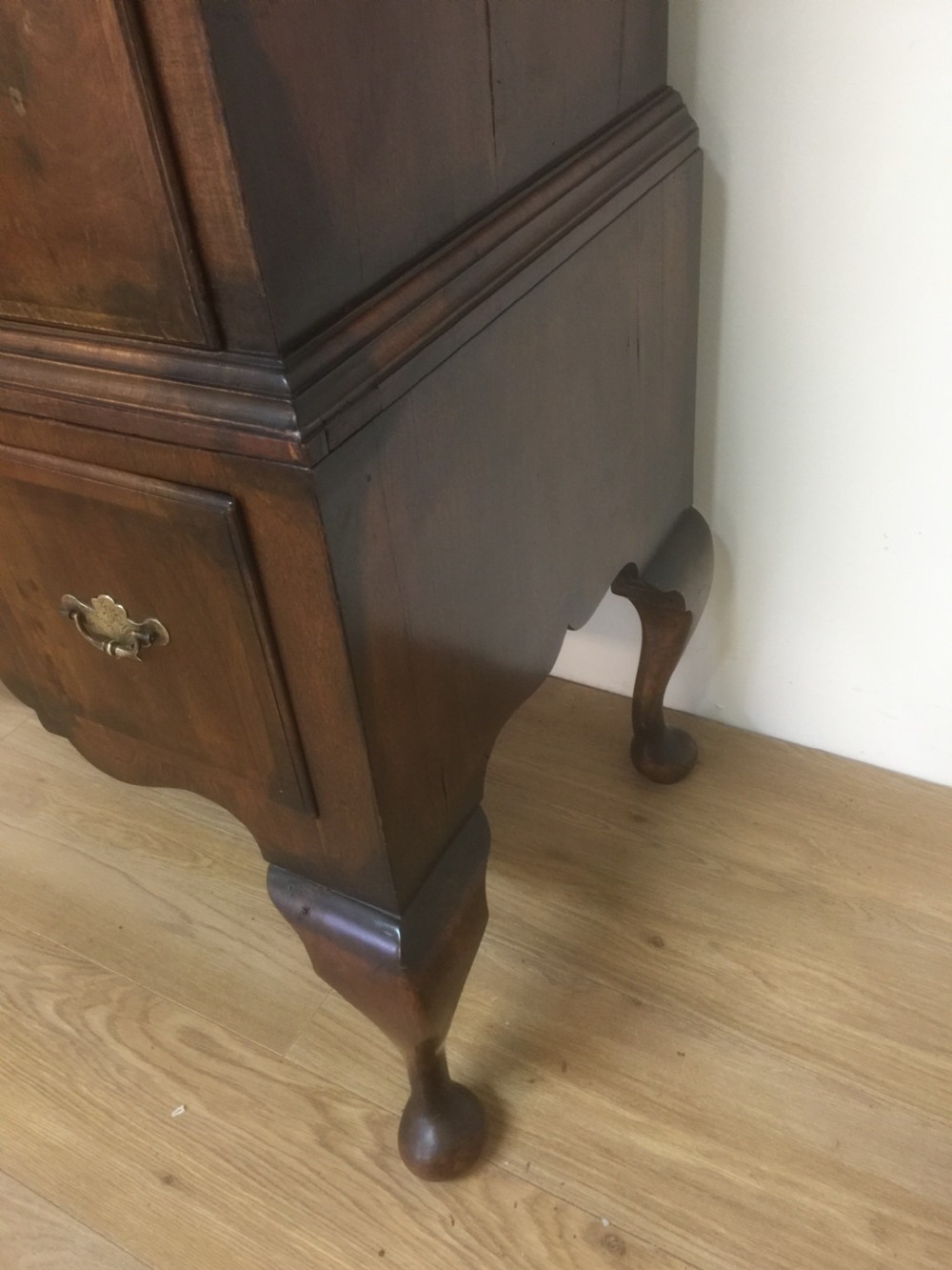 Georgian walnut chest on stand circa 1750 View XIII