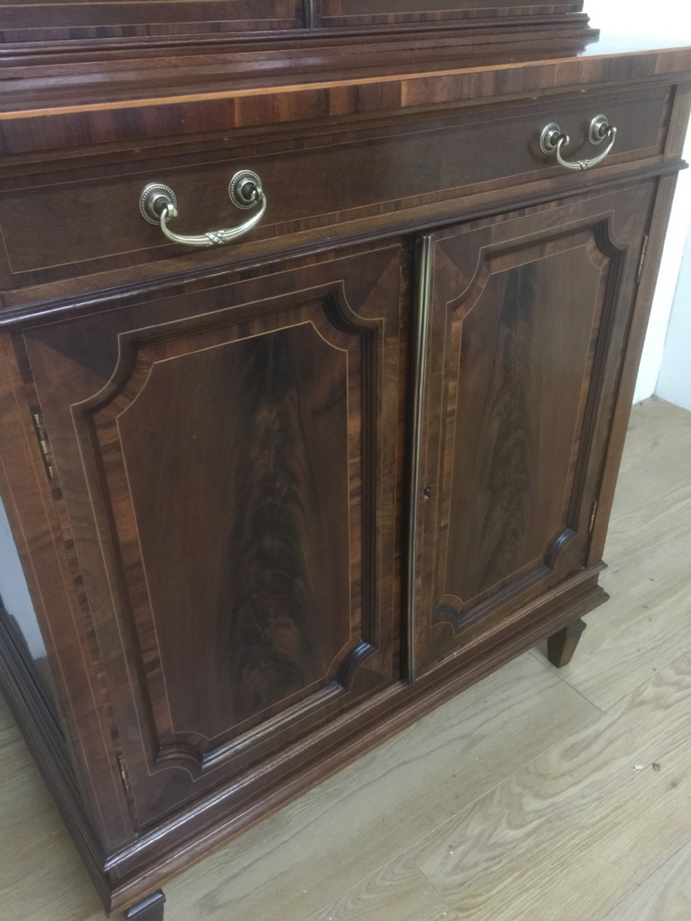 Edwardian Sheraton revival inlaid mahogany Bookcase Over Cupboard by Jewell of London  View IX