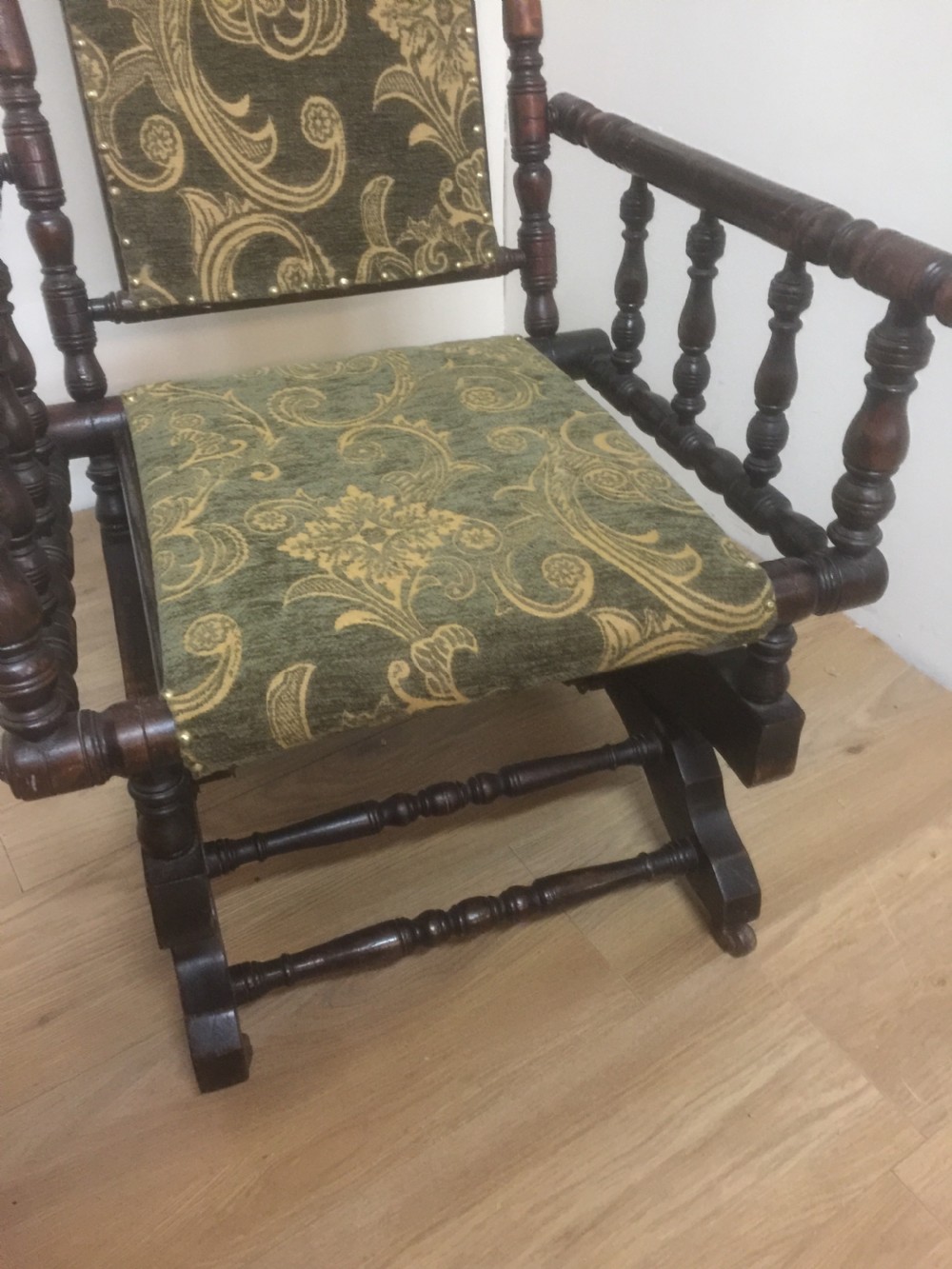 Nineteenth century American rocking chair View IV
