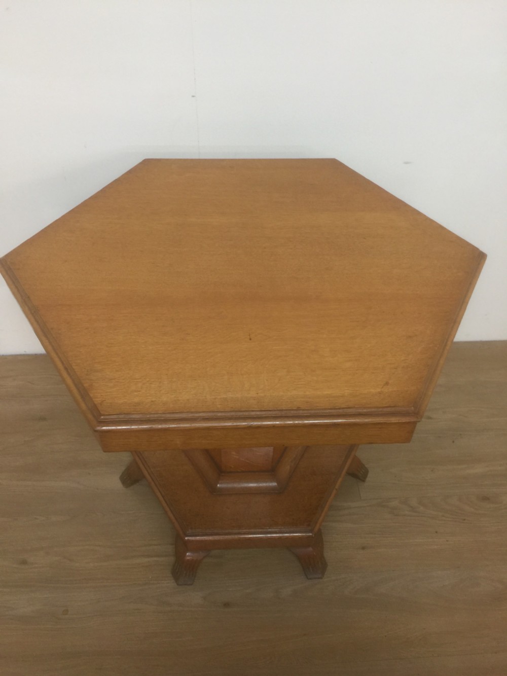 Nineteenth century Golden oak centre table View IV