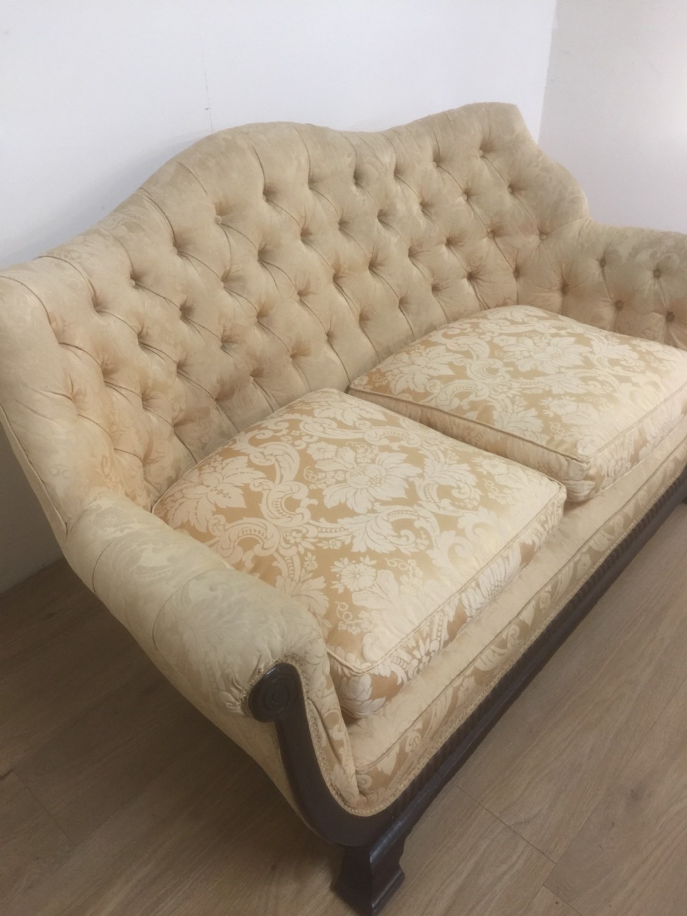 Country house Buttoned Sofa with mahogany frame  View IV