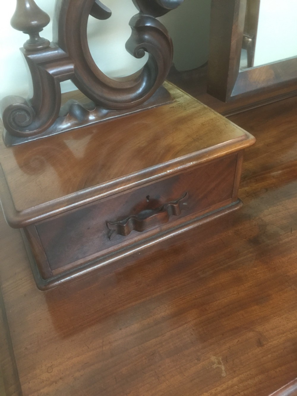 Victorian Flame Mahogany duchesse dressing chest View VI